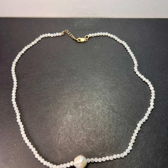 Rainbow moonstone and pearl necklace with sterling silver clasp - Picture 4 of 12